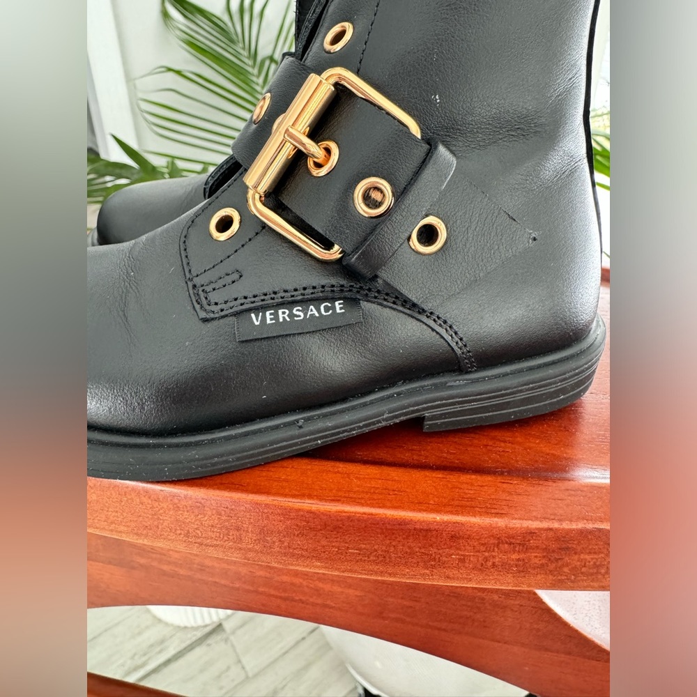 VERSACE Baby Girls Golden Buckle Boots in Black - size EUR22/US6 - Picture 9 of 10